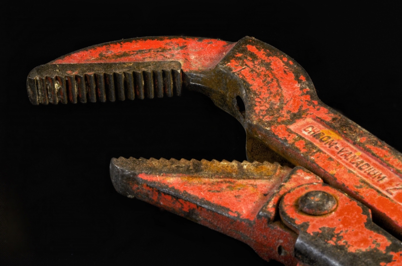 plombier-PIERLAS-min_pipe-wrench-318084